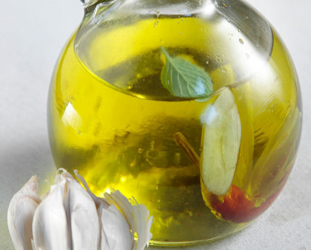Αρωματικό λάδι βασιλικού με σκόρδο
