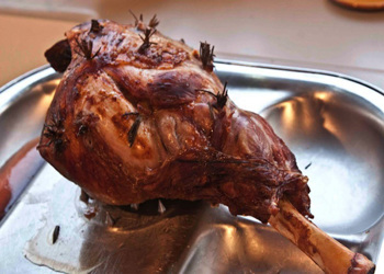 Αρνάκι Ουαλίας Πατάτες Μπουλανζέ και Ντοματάκια στο Φούρνο
            