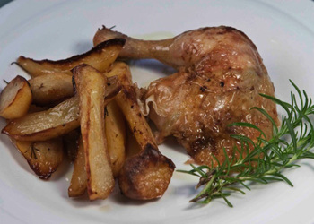Ζουμερό Κοτόπουλο Φούρνου με Πατάτες            