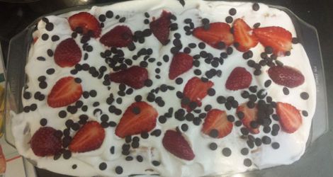 Ελαφρύ γιαουρτογλυκό με φρούτα