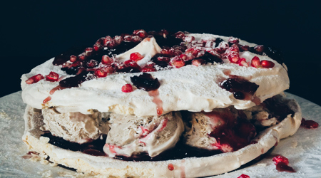 Τούρτα με Μαρέγκα Παγωτό και Ρόδι