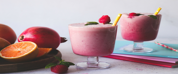 Smoothie με πορτοκάλι ρόδι και βατόμουρα