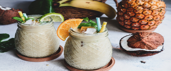 Τροπικό smoothie με ροδάκινα ανανά και μάνγκο