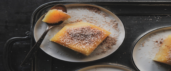 Σιμιγδαλένιος χαλβάς φούρνου με ινδοκάρυδο