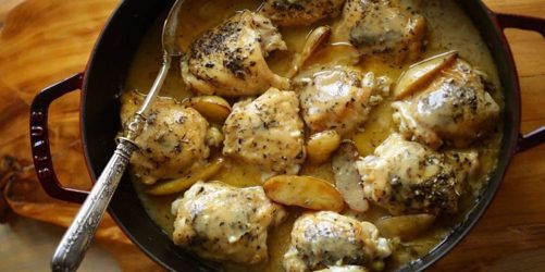 Κοτόπουλο με πατάτες μέσα σε μία βελούδινη σάλτσα