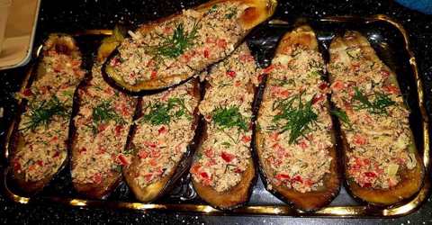 Γεμιστές μελιτζάνες.