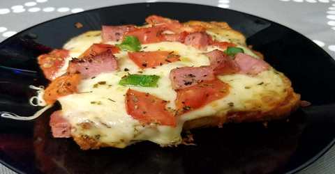 Πίτσα στο ψωμί του Τοστ ωραίο και γρήγορο