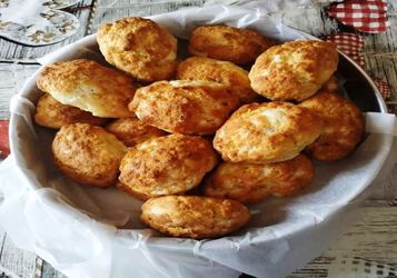 Τυροψωμάκια με φέτα και γιαούρτι