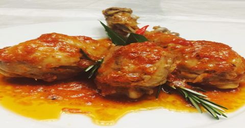 Κοκκινιστό Κοτόπουλο με υπέροχη σάλτσα