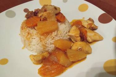 Γλυκόξινο κοτόπουλο με ανανά
