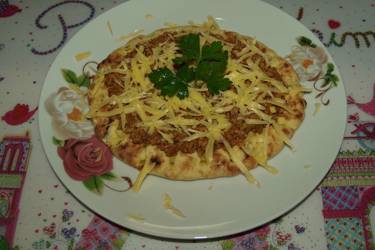 Λαχματζούν με κιμά σόγιας και τυρί vegan
