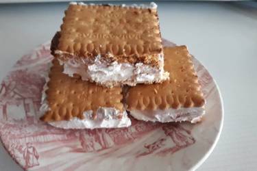 Παγωτό σαντουιτσάκι
