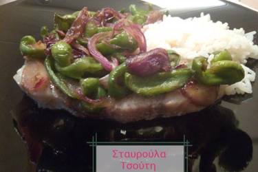 Ψάρι με καραμελωμένα κρεμμύδια και μπύρα
