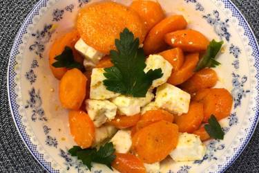 Σαλάτα με καρότο και φέτα
