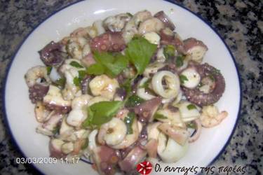 Σαλάτα με θαλασσινά
