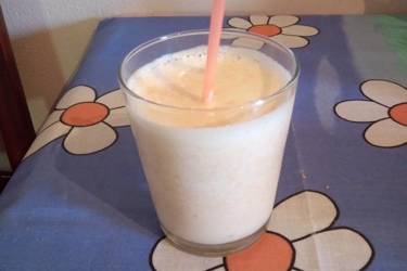 Smoothie με μήλο αχλάδι καρότο βερίκοκα
