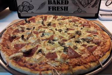 Σπέσιαλ πίτσα με χαλούμι
