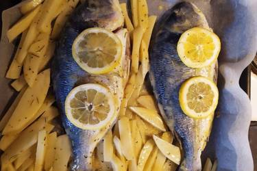 Τσιπούρες με πατατούλες
