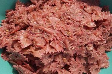 Ζυμαρικά με πέστο παντζαριού
