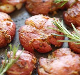 Σπασμένες πατάτες φούρνου με κρέμα μουστάρδας