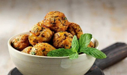 Κεφτεδάκια γαλοπούλας με σάλτσα γιαουρτιού