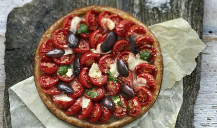 Τάρτα με ντοματίνια ελιές και βασιλικό