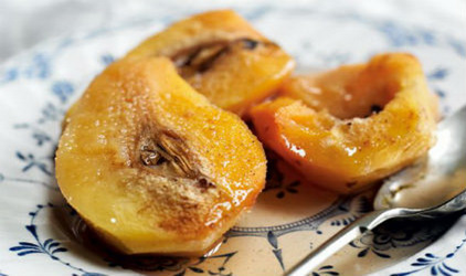 Ζουμερά κυδώνια στο φούρνο