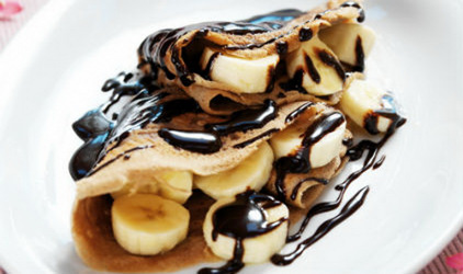 Κρέπες με πραλίνα φουντουκιού και μπανάνα