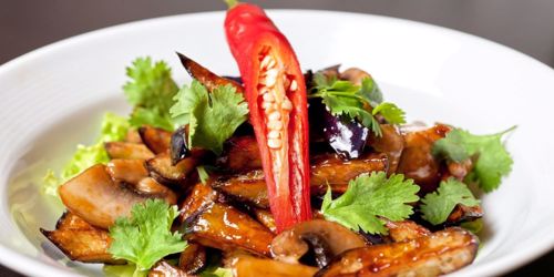 Σαλάτα με ψητές μελιτζάνες και κολοκυθάκια