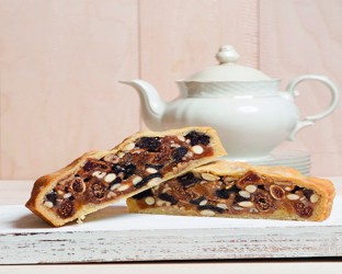 Πίτα με ξερά φρούτα και μέλι