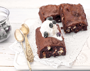 Σοκολατόπιτα με δύο σοκολάτες