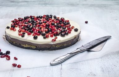 Τούρτα ψυγείου με λευκή και μαύρη σοκολάτα