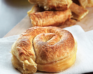 Τυρόπιτες στριφτάρια με ψευτοσφολιάτα