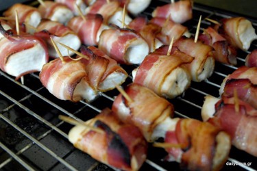 Κοτομπουκιές τυλιγμένες σε μπέικον