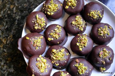 Κουραμπιέδες με σοκολάτα επικάλυψη