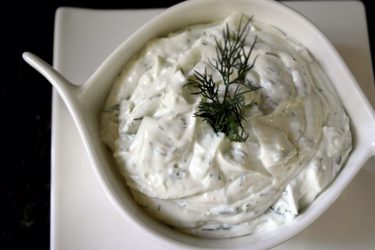 Ντιπ γιαουρτιού με ροκφόρ