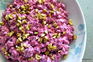 Παντζάρια σαλάτα με γιαούρτι ροκφόρ και καρύδια