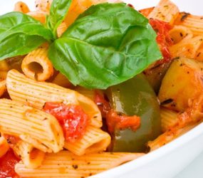 Μακαρονοσαλάτα με ψητά λαχανικά