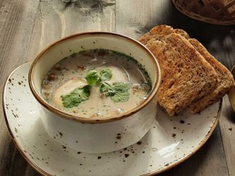 Μανιταρόσουπα με πέστο βασιλικού