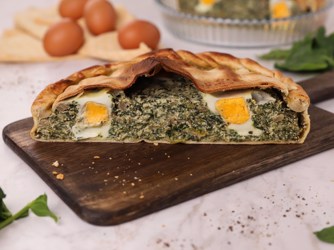 Τάρτα με σπανάκι, τυριά και αυγό Pasqualina