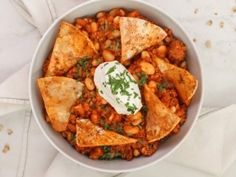 Κοκκινιστός κιμάς από αγριογούρουνο με φασόλια