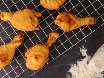 Τηγανητά μπούτια κοτόπουλου