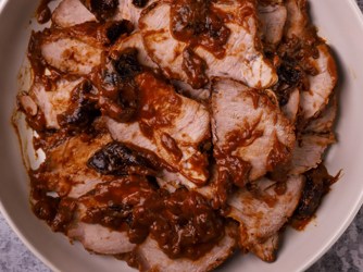 Μοσχάρι με δαμάσκηνα