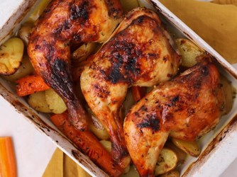 Ψητά μπούτια κοτόπουλου με πατάτες baby και καρότα