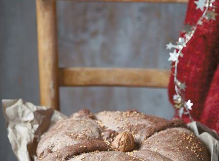 Γιορτινό χαρουπόψωμο