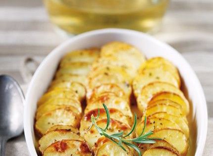 Ανοιξιάτικες πατάτες με δενδρολίβανο