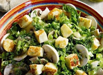 Μαρουλοσαλάτα με μανιτάρια και χαλούμι