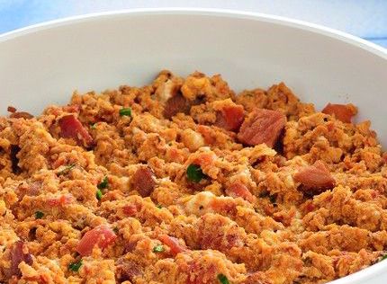 Στραπατσάδα με ντομάτα και σύγκλινο