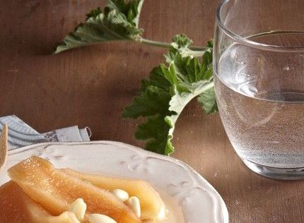 Γλυκό κυδώνι με αρμπαρόριζα και αμύγδαλο