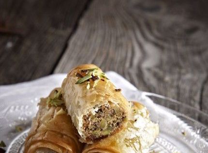 Ρολάκια με φυστίκι Αιγίνης σιροπιαστά